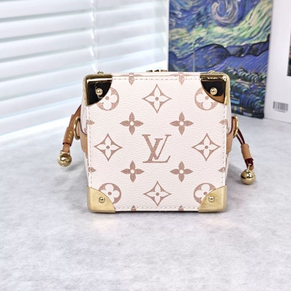 Louis Vuitton Women Pre-Loved Bag Very Good Condition - Picture 4 of 6